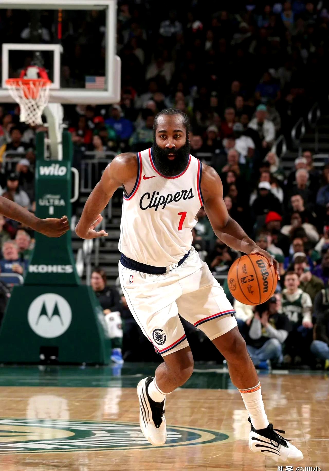 亚博体育平台-快船关键时刻失误不断，球队憾负对手，历史只要详细是一.-亚博体育平台